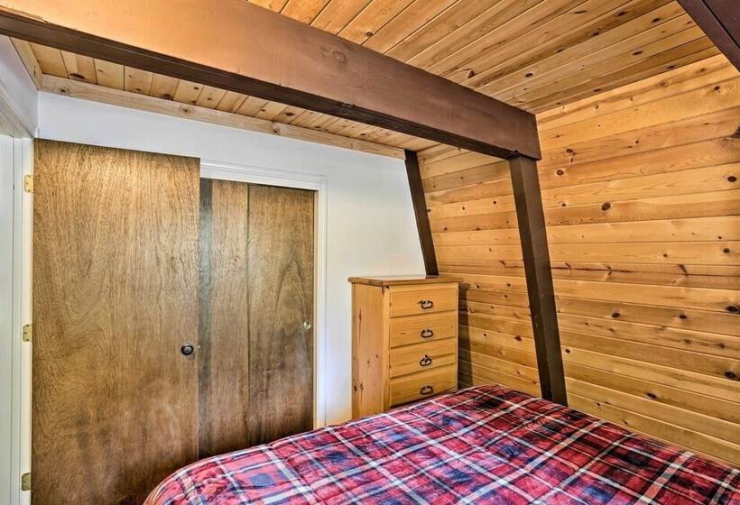 Chester Cabin W/ Deck   Walk To Lake + Golfing!