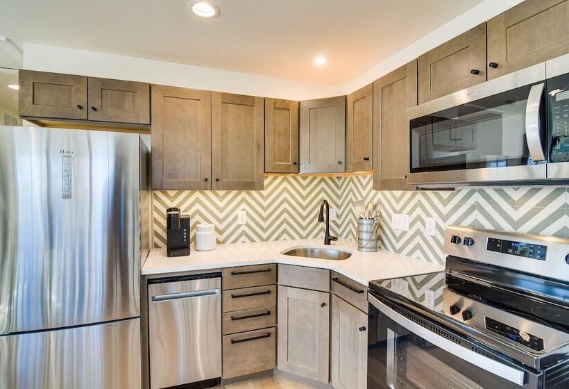 Modern Erie Home   Walk To Downtown!