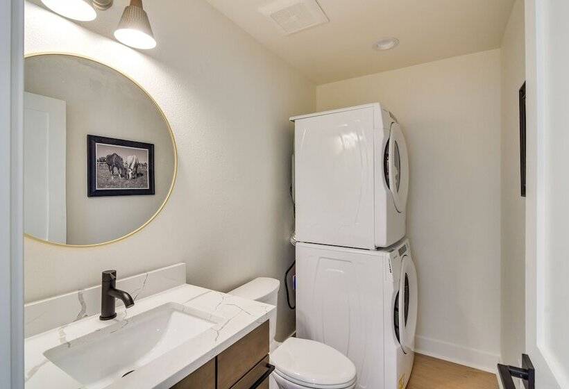 Modern Erie Home   Walk To Downtown!