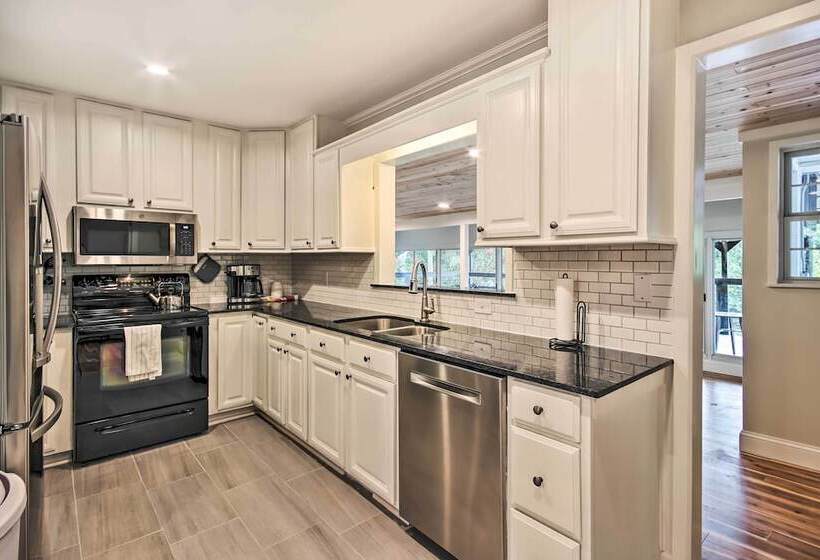 Dock, Deck & Boat Slip: Lakefront Eucha Home