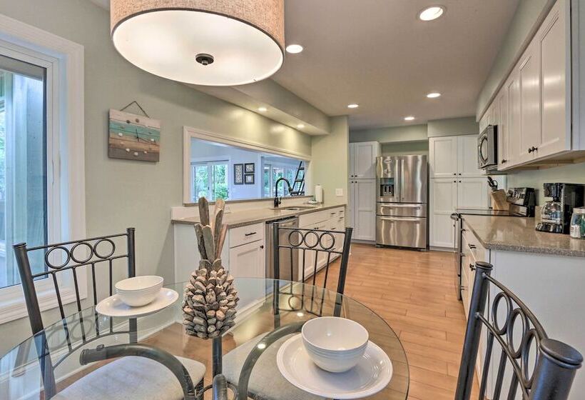 Charming Lakefront Retreat In Palmetto Dunes!