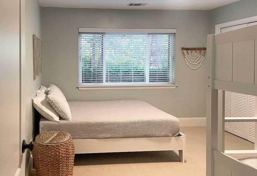 Charming Lakefront Retreat In Palmetto Dunes!