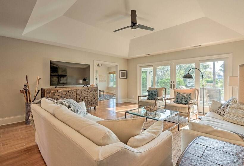 Charming Lakefront Retreat In Palmetto Dunes!