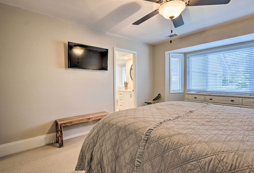 Charming Lakefront Retreat In Palmetto Dunes!