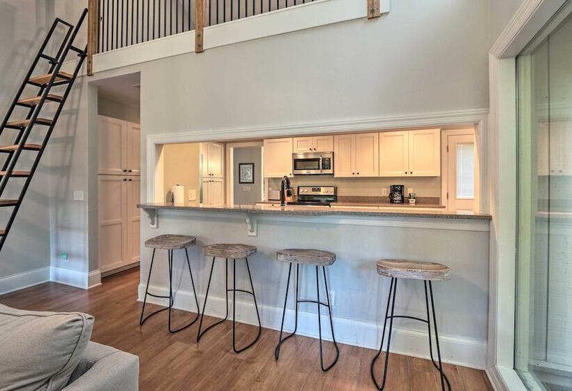 Charming Lakefront Retreat In Palmetto Dunes!