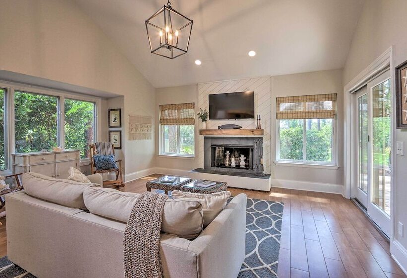 Charming Lakefront Retreat In Palmetto Dunes!