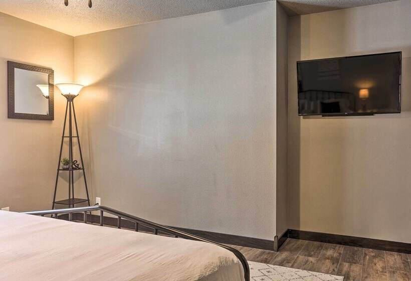 Modern Lead Cabin W/ Private Hot Tub & Fireplace!