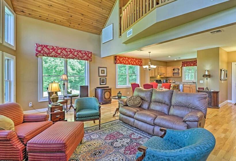 Mountain View Home: Hike, Raft, Golf + More!