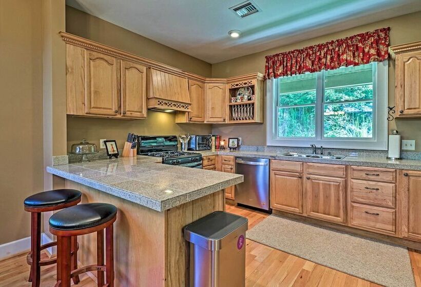 Mountain View Home: Hike, Raft, Golf + More!