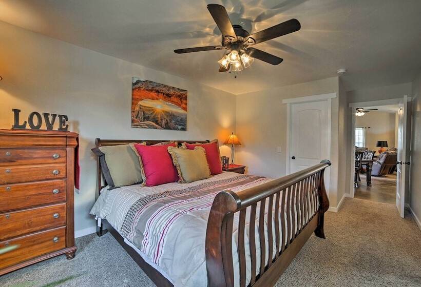 Mountain View Moab Home W/ Pool & Hot Tub Access!