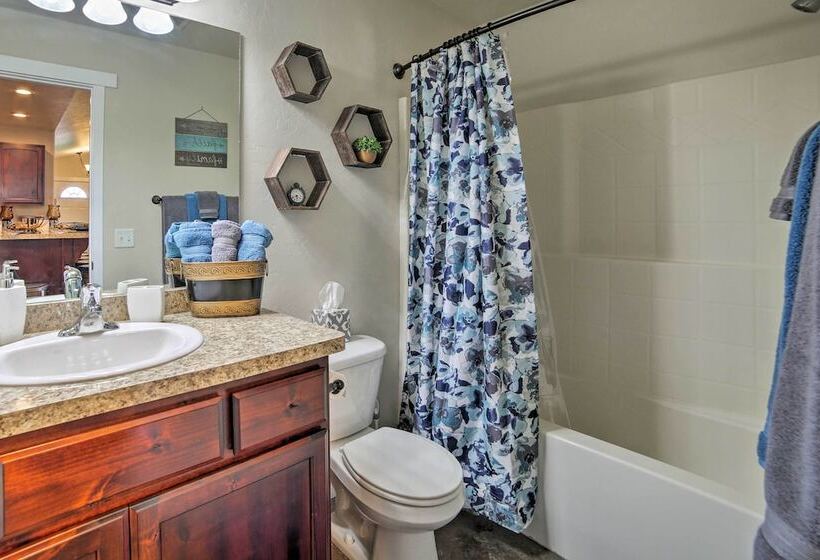 Mountain View Moab Home W/ Pool & Hot Tub Access!