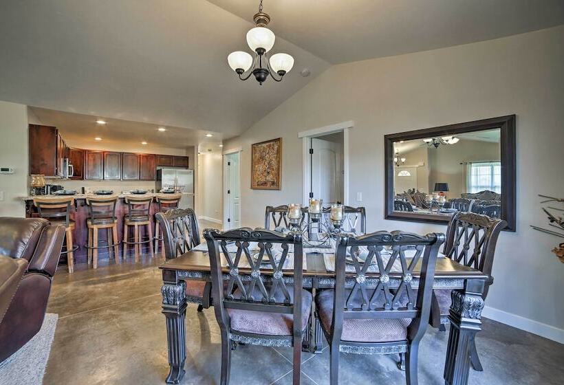 Mountain View Moab Home W/ Pool & Hot Tub Access!