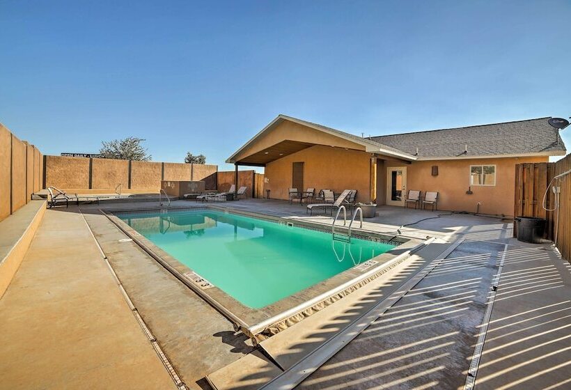 Mountain View Moab Home W/ Pool & Hot Tub Access!