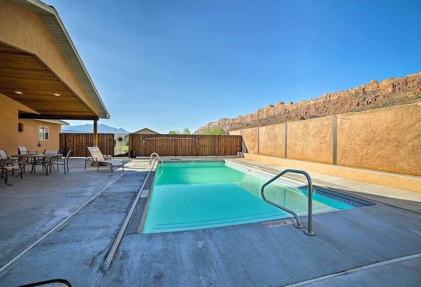 Mountain View Moab Home W/ Pool & Hot Tub Access!