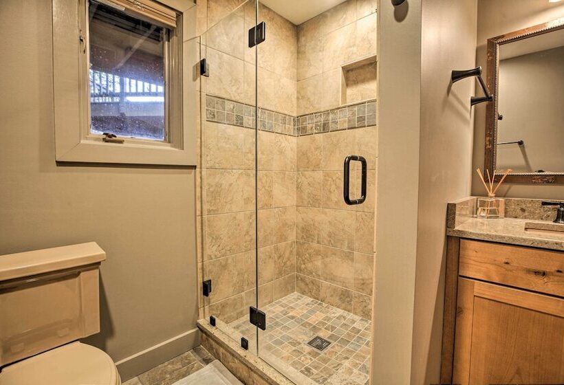 Mountaintop Wintergreen Resort Home W/ Deck, Views