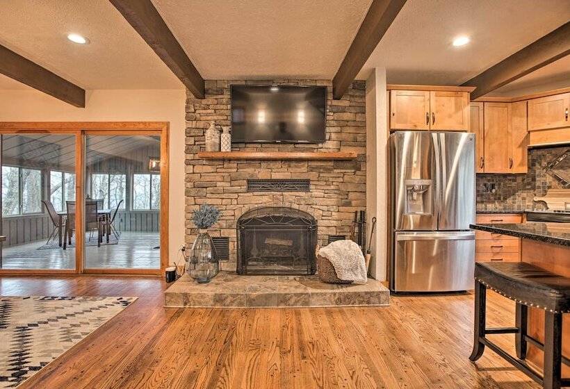 Mountaintop Wintergreen Resort Home W/ Deck, Views