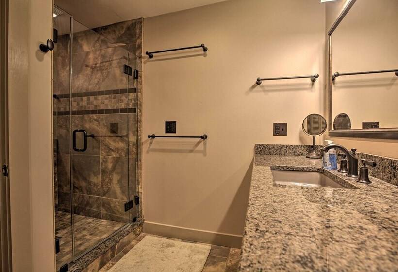 Mountaintop Wintergreen Resort Home W/ Deck, Views