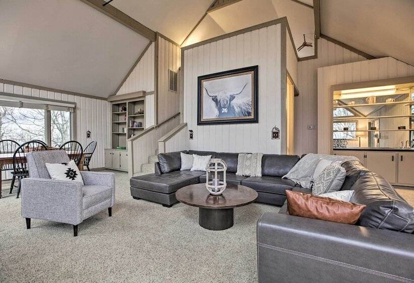 Mountaintop Wintergreen Resort Home W/ Deck, Views