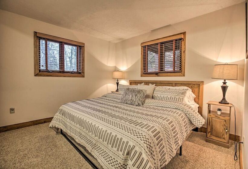 Mountaintop Wintergreen Resort Home W/ Deck, Views