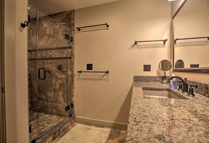 Mountaintop Wintergreen Resort Home W/ Deck, Views