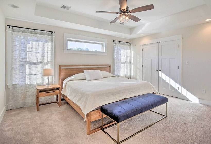 New Paltz Home W/ Fire Pit + Gas Fireplace!