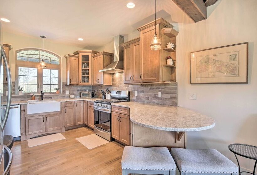 New Paltz Home W/ Fire Pit + Gas Fireplace!