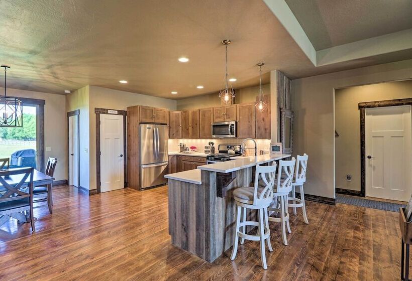 Newly Built Kalispell Home   28 Mi. To Glacier Np!