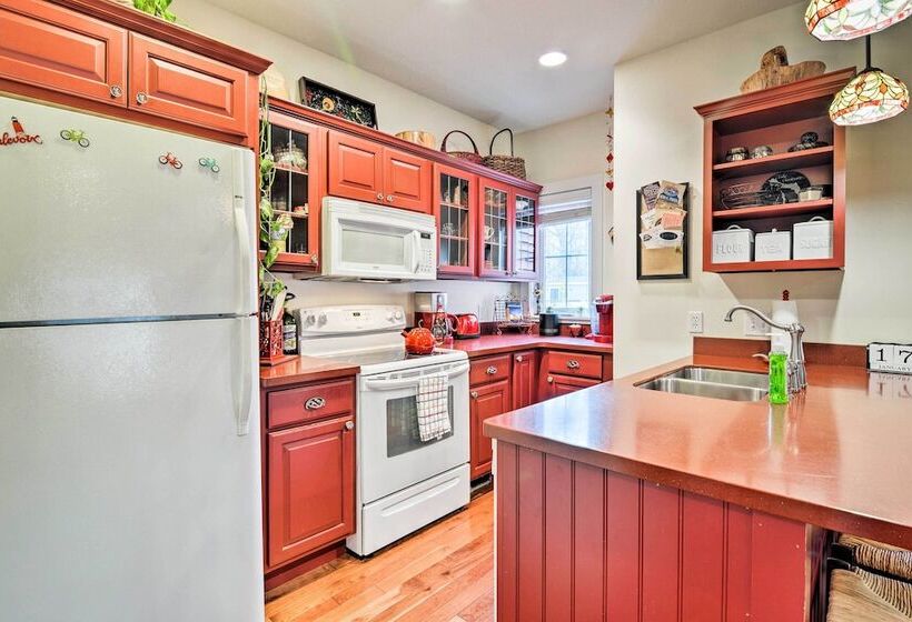 Northwest Michigan Duplex: 1/2 Mi To Lake Michigan