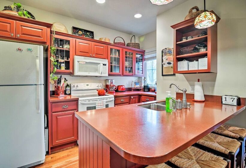 Northwest Michigan Duplex: 1/2 Mi To Lake Michigan