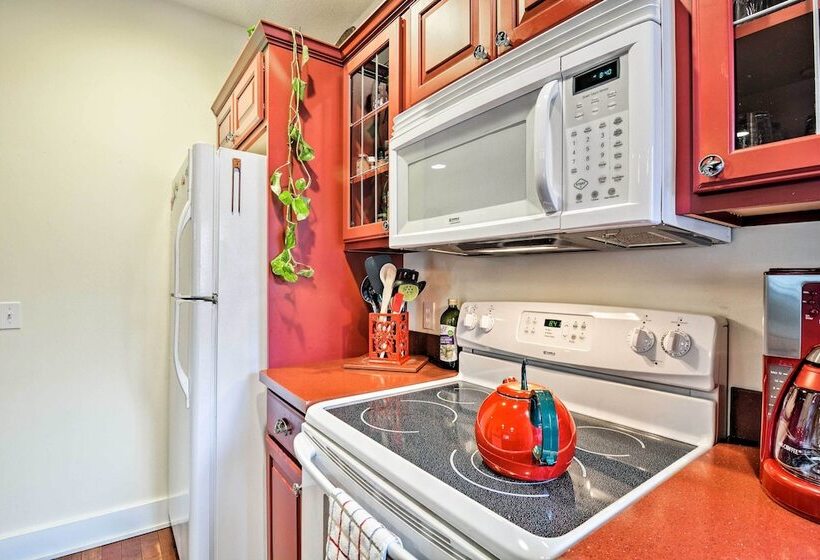 Northwest Michigan Duplex: 1/2 Mi To Lake Michigan