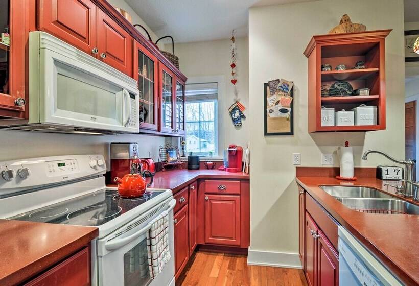 Northwest Michigan Duplex: 1/2 Mi To Lake Michigan