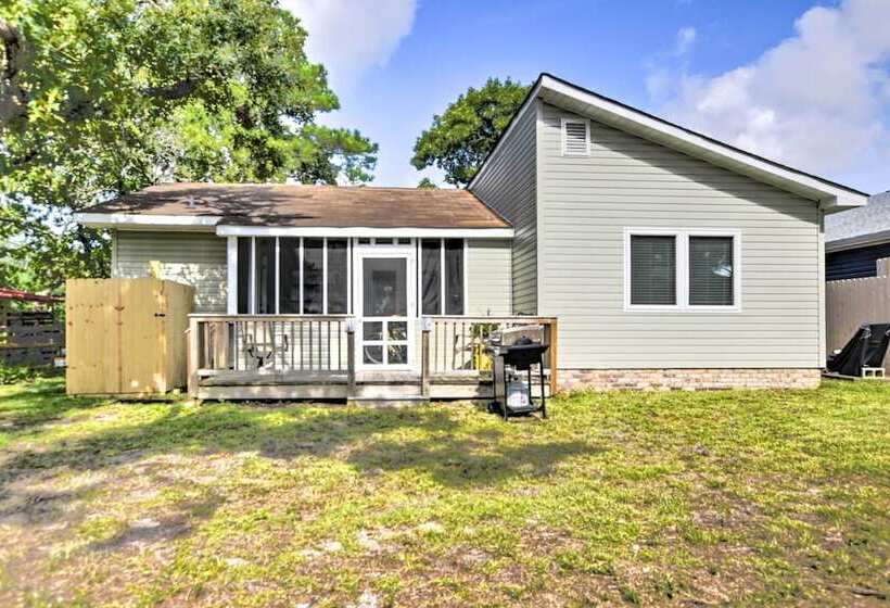 Oak Island Cottage: Minutes To Long Beach!