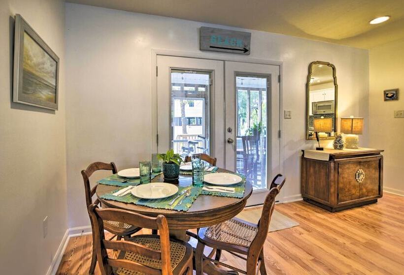 Oak Island Cottage: Minutes To Long Beach!