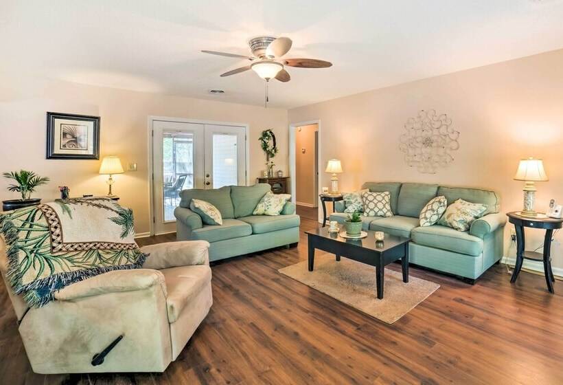 Oak Island Home W/ Fenced Yard, Walk To Long Beach