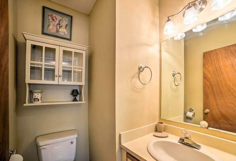 Oak Island Home W/ Fenced Yard, Walk To Long Beach