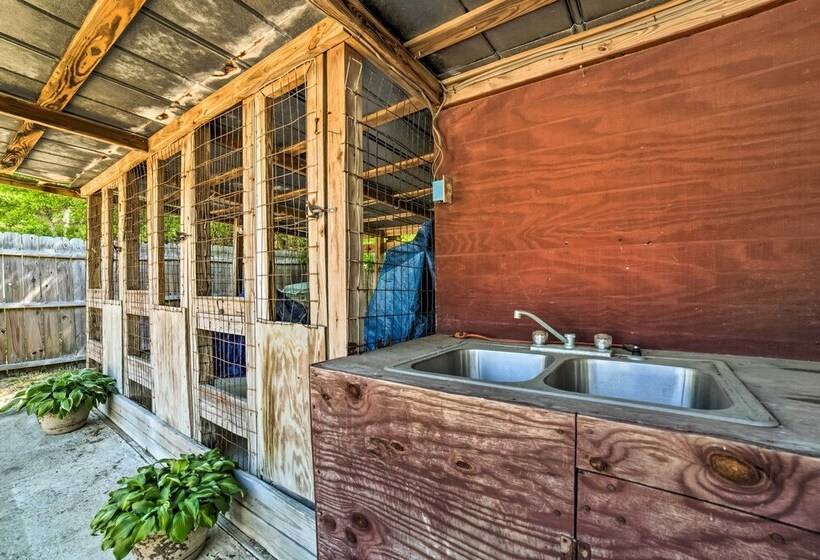 Oak Island Home W/ Fenced Yard, Walk To Long Beach