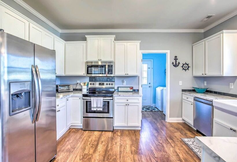 Ocean Isle Beach Escape   Centrally Located!