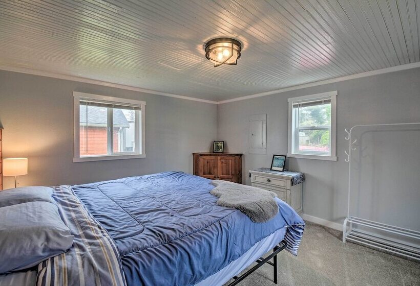 Ocean Themed Westport Home: Bike To Ocean!