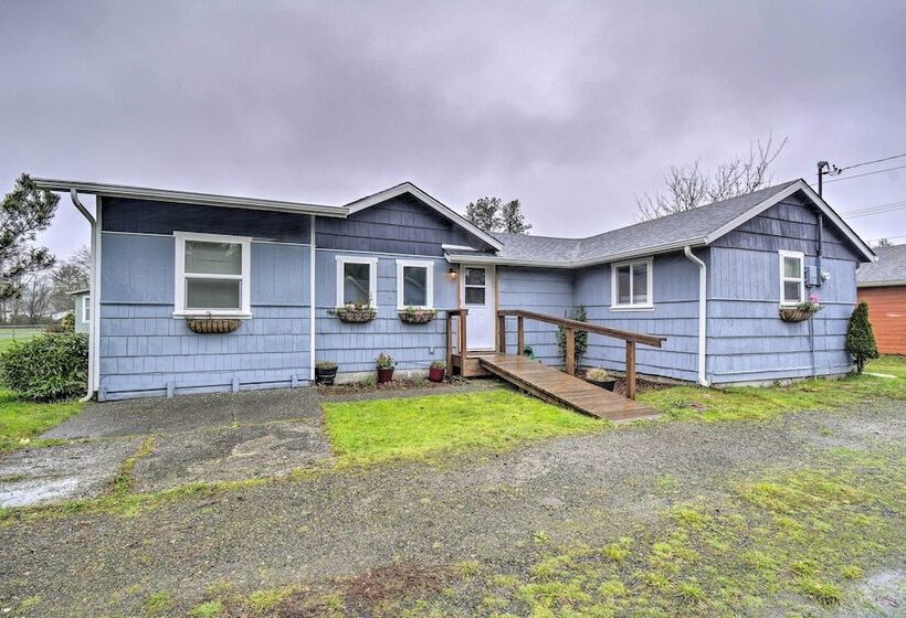 Ocean Themed Westport Home: Bike To Ocean!