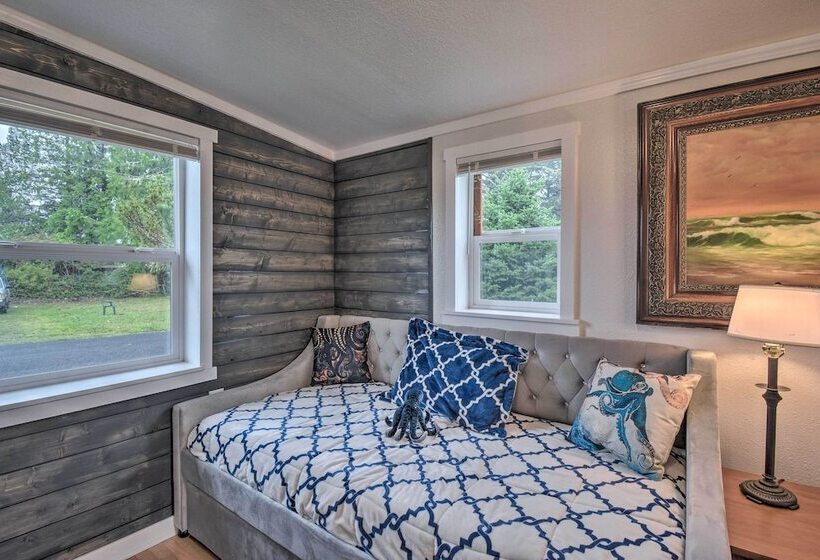 Ocean Themed Westport Home: Bike To Ocean!