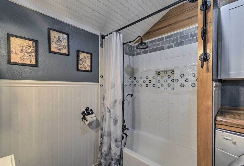 Ocean Themed Westport Home: Bike To Ocean!