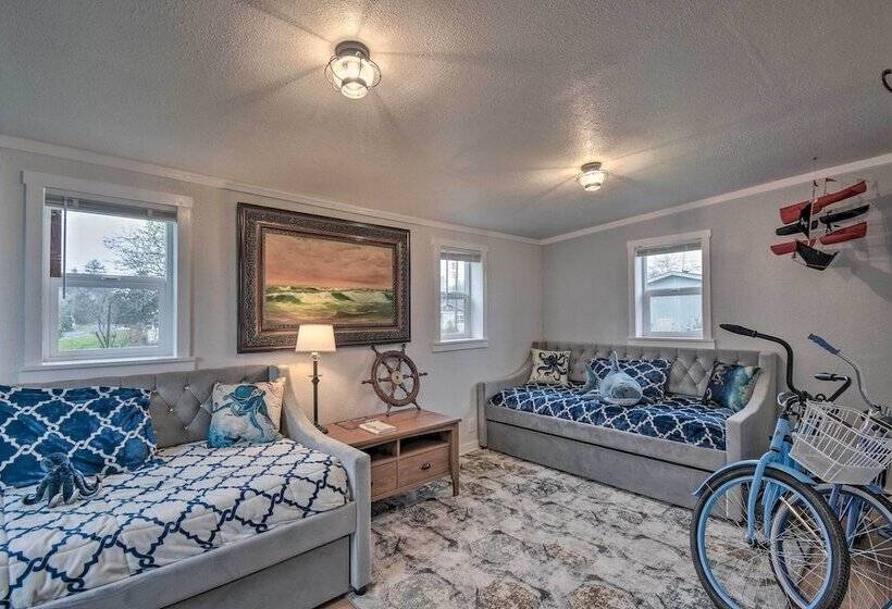 Ocean Themed Westport Home: Bike To Ocean!