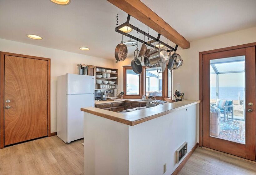 Oceanfront Ferndale Oasis W/ Fire Pit, Grill!