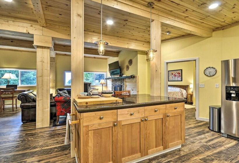 Oceanfront Retreat W/ Private Long Beach Access!