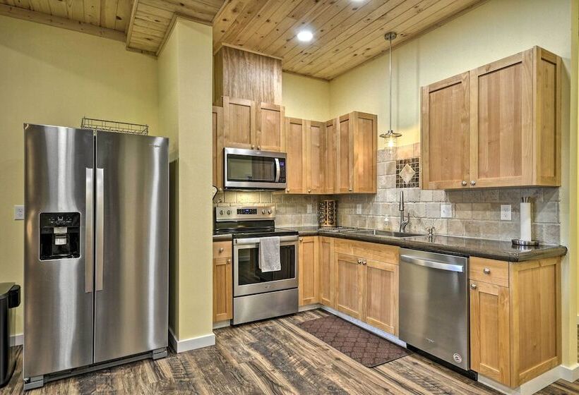 Oceanfront Retreat W/ Private Long Beach Access!