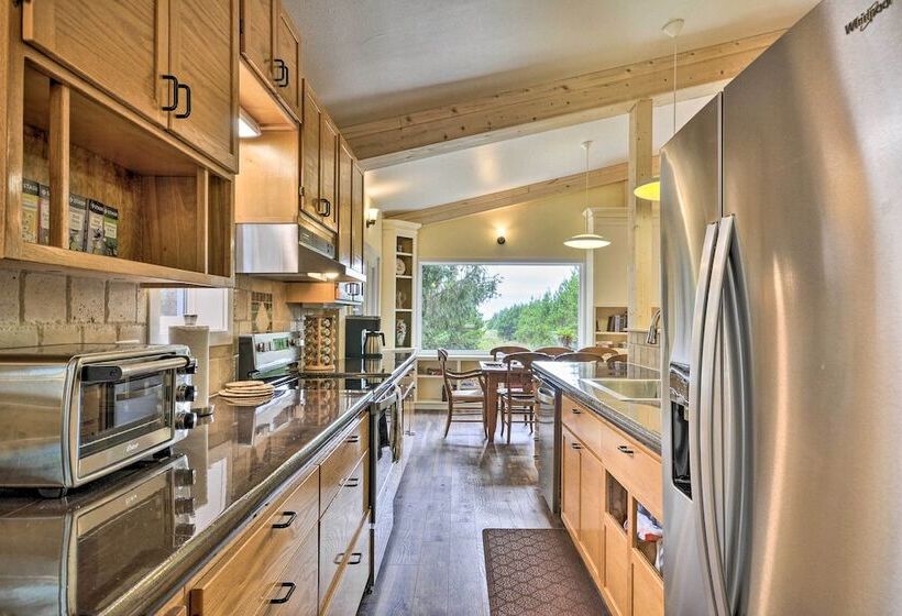 Oceanfront Retreat W/ Private Long Beach Access!