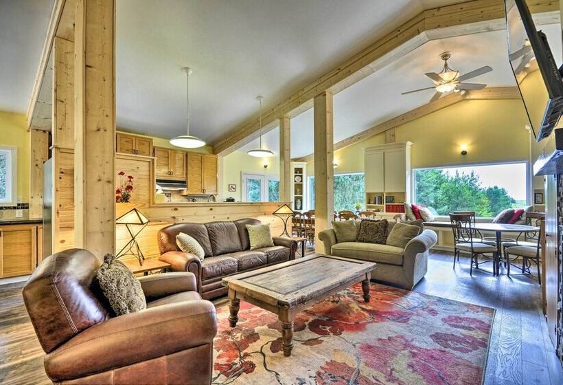 Oceanfront Retreat W/ Private Long Beach Access!