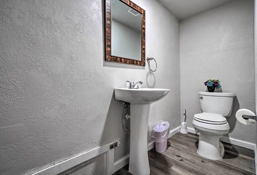 Okc Home W/ Fenced In Backyard & Pool Table