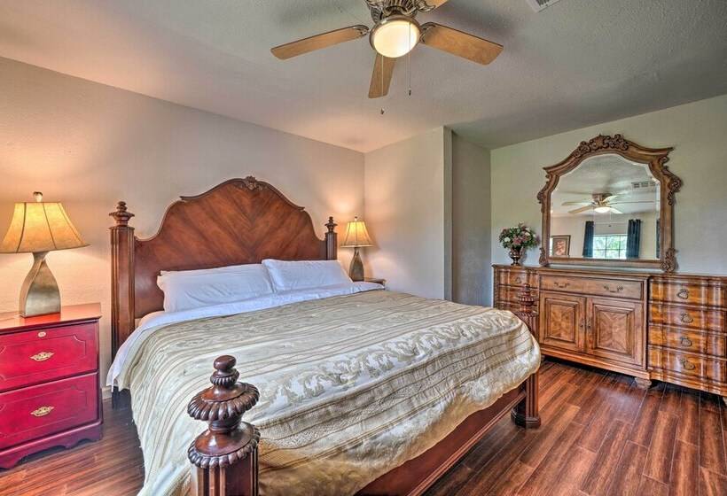 Okc Home W/ Fenced In Backyard & Pool Table