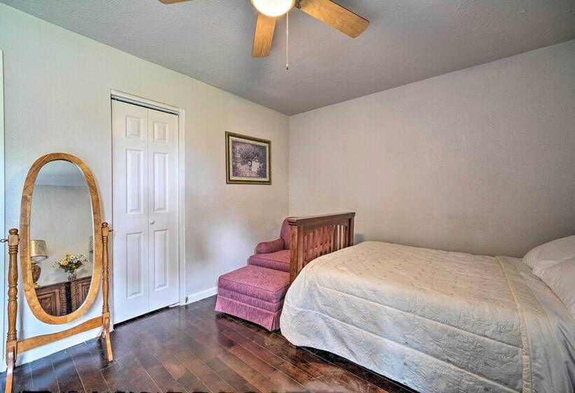 Okc Home W/ Fenced In Backyard & Pool Table